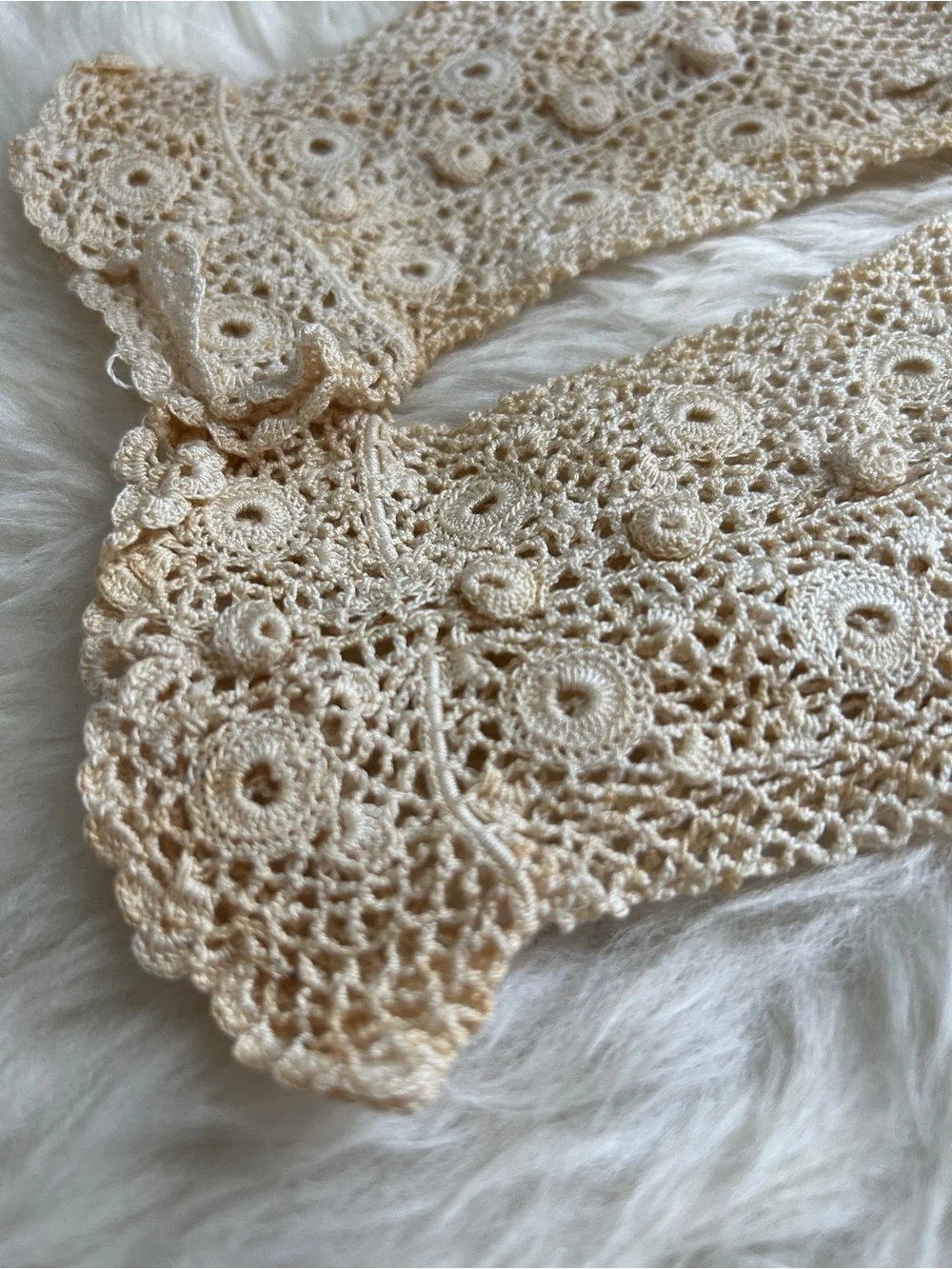 Vintage handmade Crochet Lace Ladies Gloves in Beige